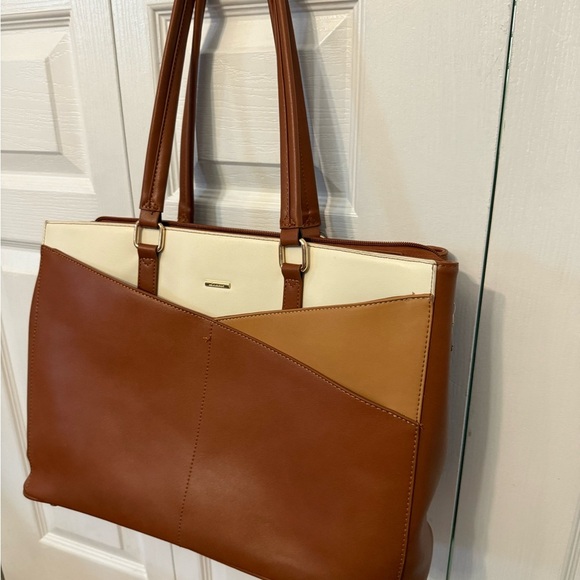 Elegant Brown and Cream Tote Bag - Picture 2 of 5